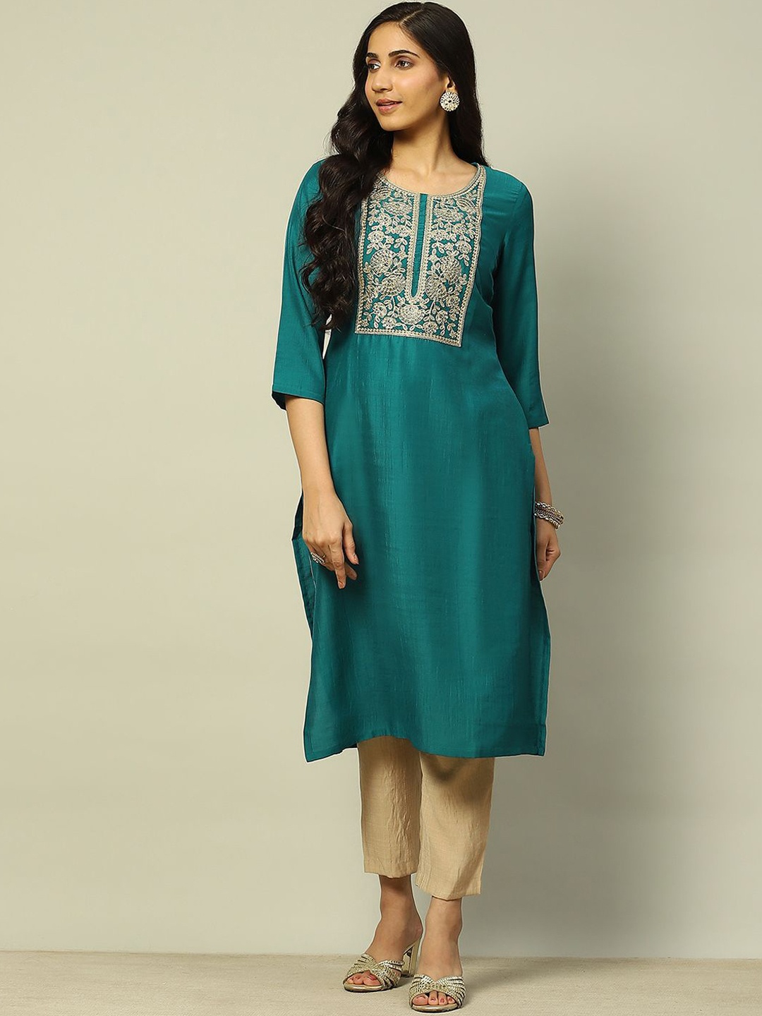 

Rangriti Floral Yoke Design Sequinned Straight Kurta, Green