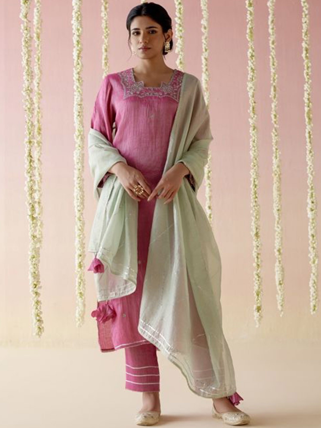 

NERO Women Floral Embroidered Regular Chanderi Silk Kurta with Trousers & With Dupatta, Pink