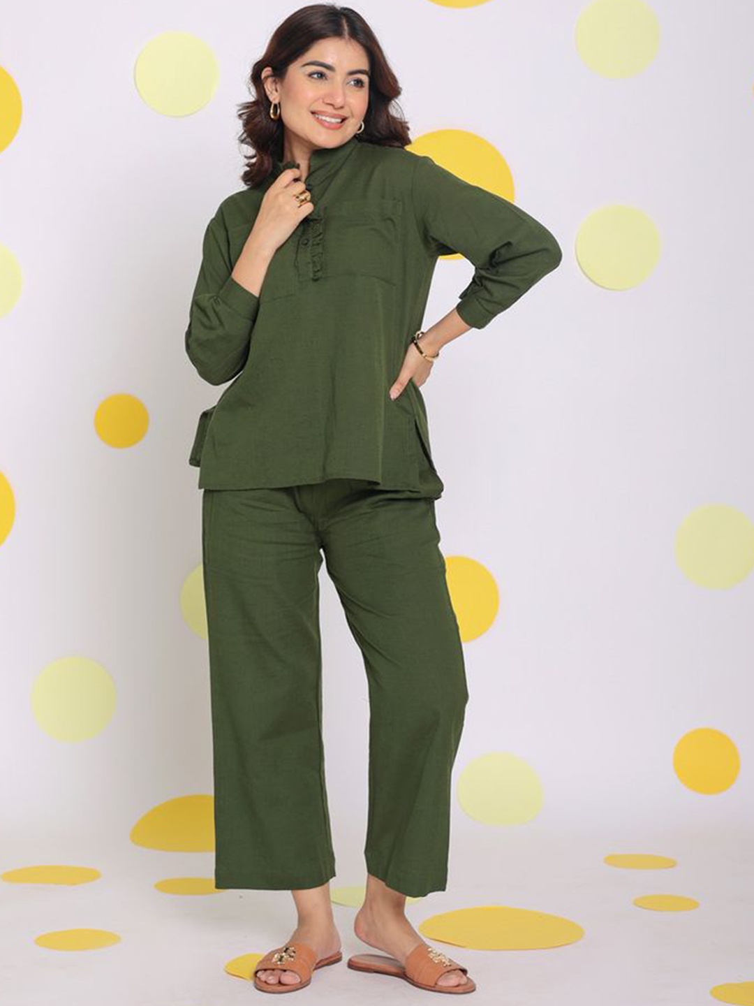 

KAORI BY SHREYA AGARWAL Mandarin Collar Relaxed-Fit Linen Shirt & Trousers, Green