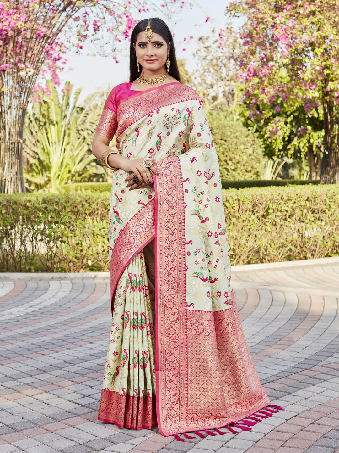 

Anaita Woven Design Zari Pure Silk Kanjeevaram Saree, Green