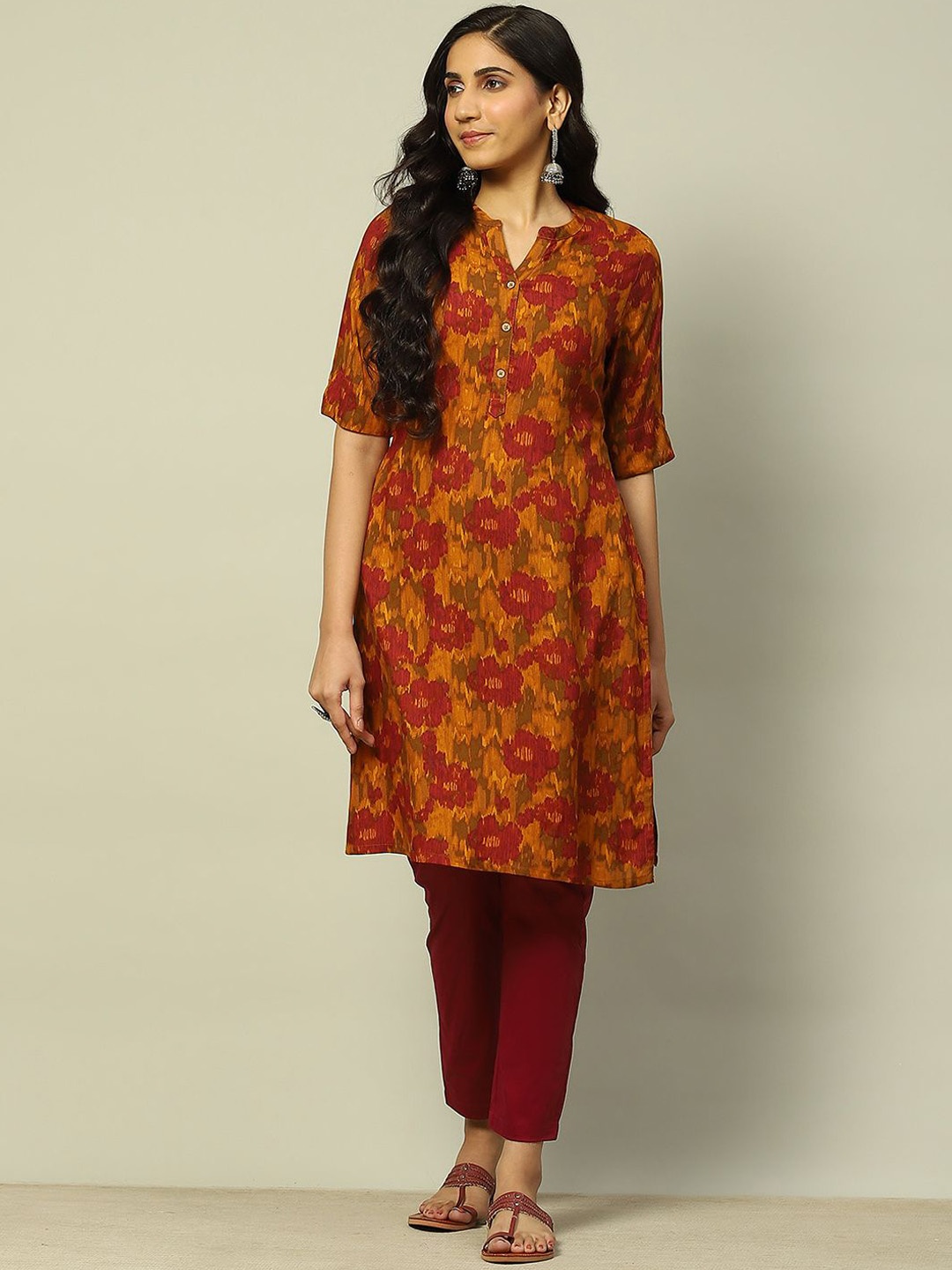 

Rangriti Floral Printed Mandarin Collar Straight Kurta, Brown