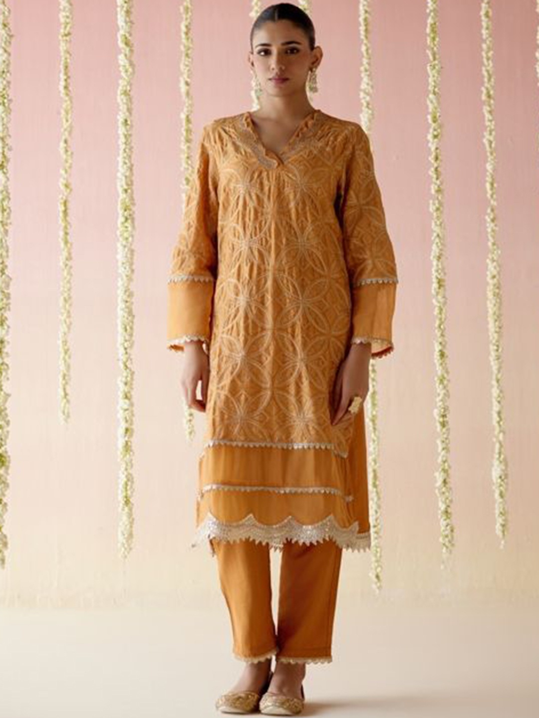 

NERO Women Floral Embroidered Regular Chanderi Silk Kurta with Trousers, Orange