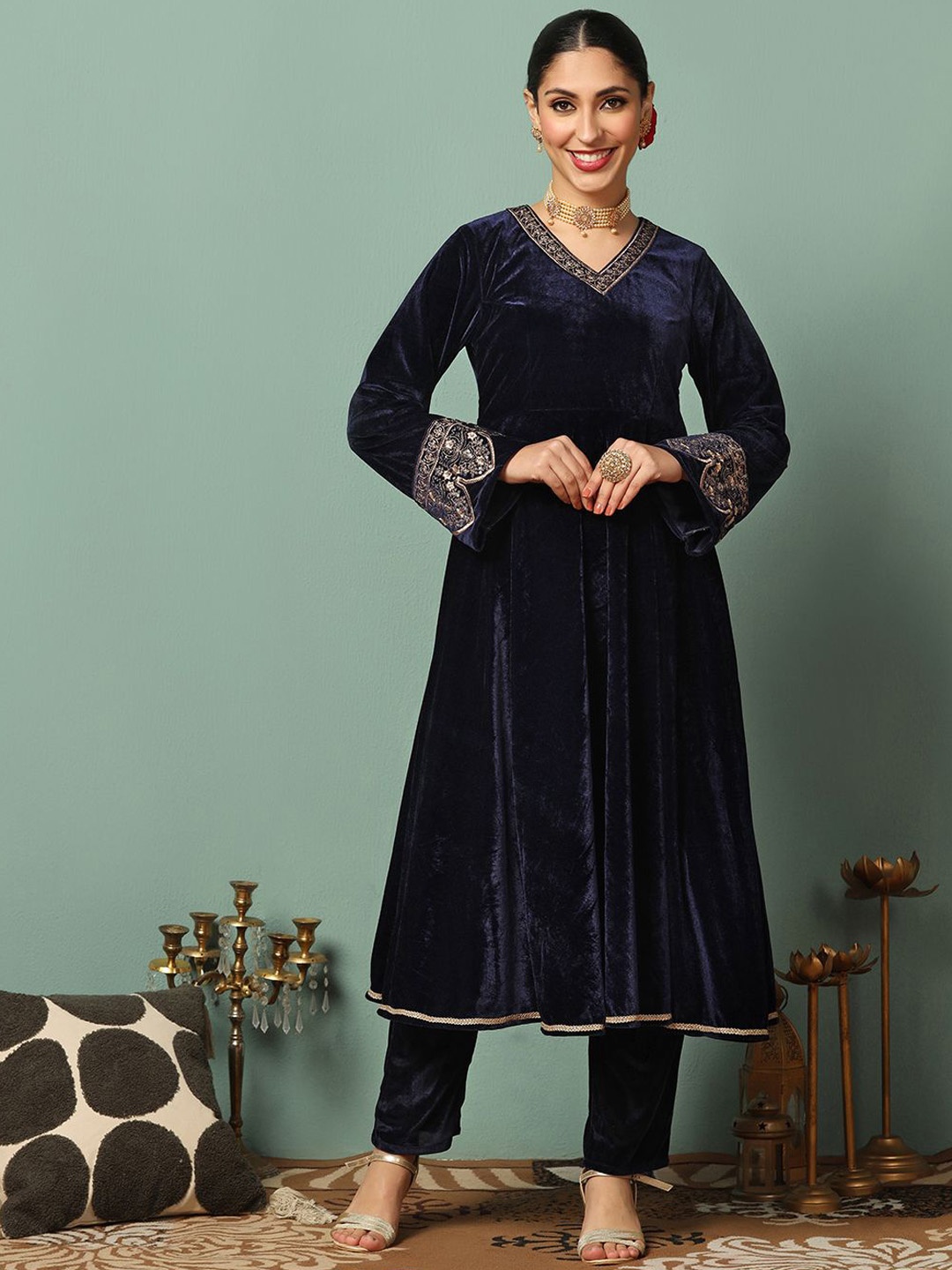 

BAESD Ethnic Motifs Embroidered V-Neck Velvet Anarkali Kurta with Trousers, Blue