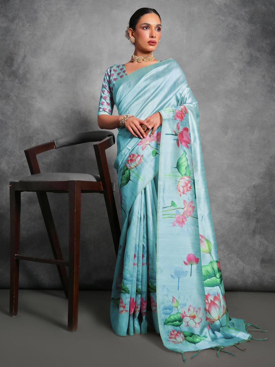 

AWRIYA Floral Tussar Saree, Blue