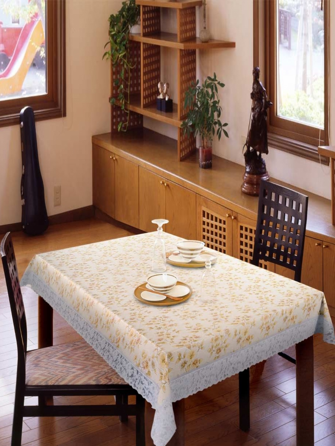 

Freelance Brown Floral Printed Anti-Slip 6-Seater Table Cover