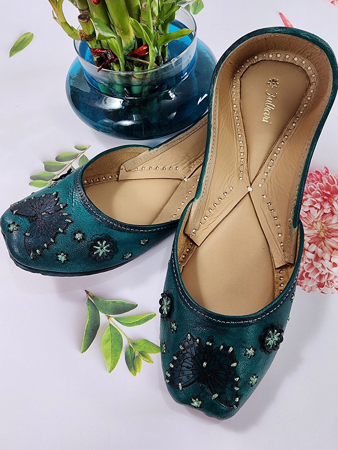 

Fulkari Women Ethnic Leather Mojaris Flats, Green