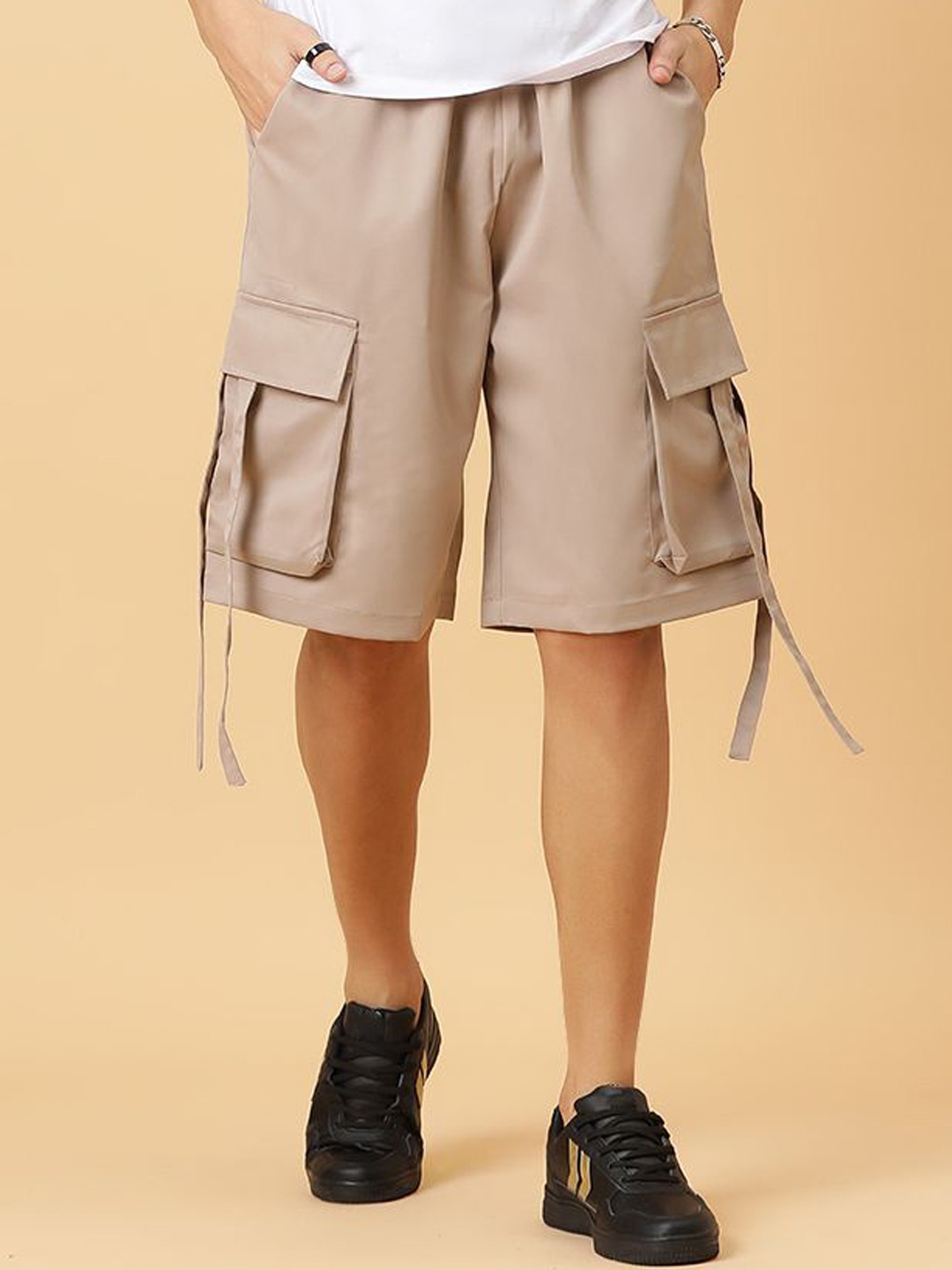 

Kotty Men Low-Rise Cargo Shorts, Beige