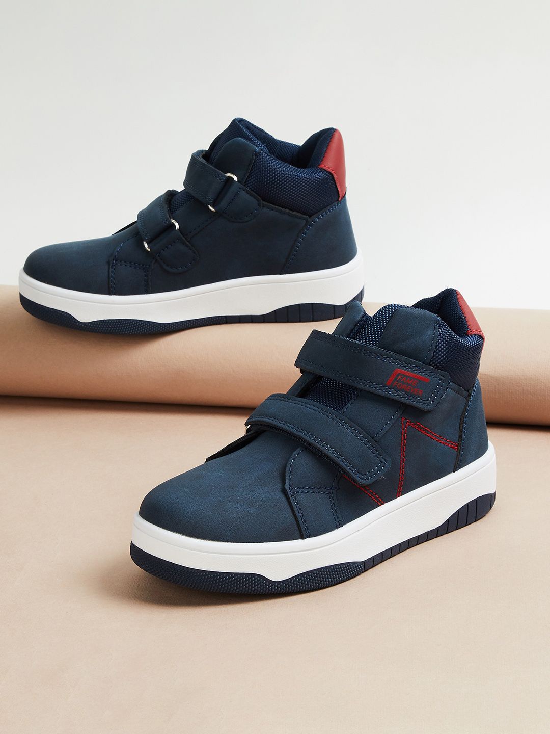 

Fame Forever by Lifestyle Boys Round Toe Sneakers, Blue