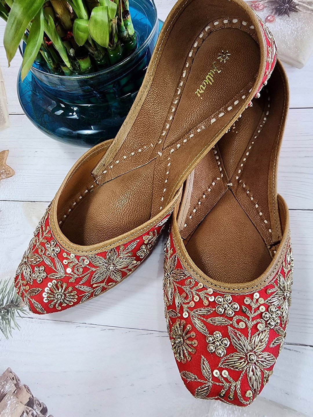 

Fulkari Women Women Ethnic Embellished Mojaris Flats, Red