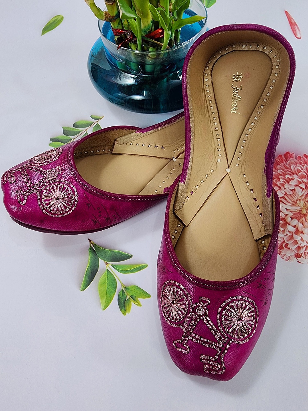 

Fulkari Women Leather Ethnic Mojaris Flats, Magenta