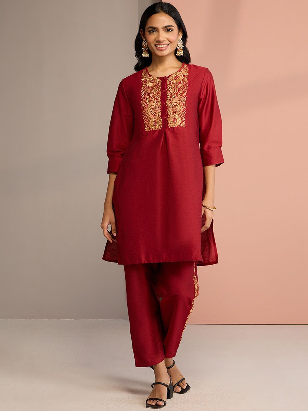 

Likha Women Floral Embroidered Regular Kurta with Pyjamas, Maroon