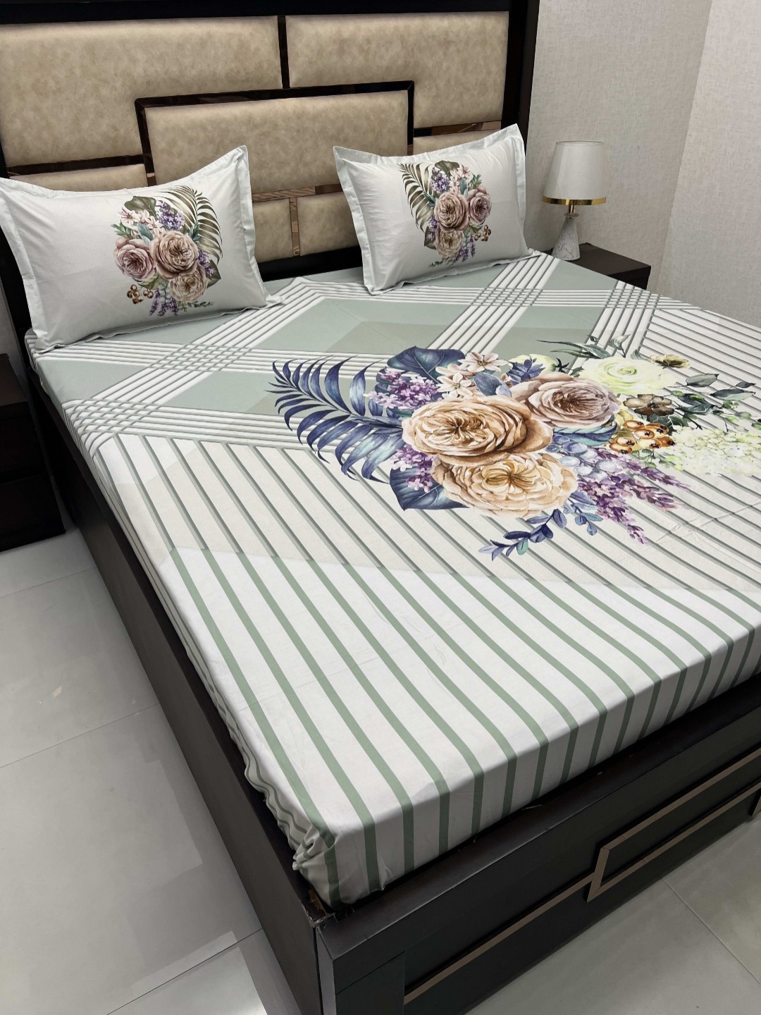 

Pure Decor White & Purple Floral 600 TC King Bedsheet with 2 Pillow Covers
