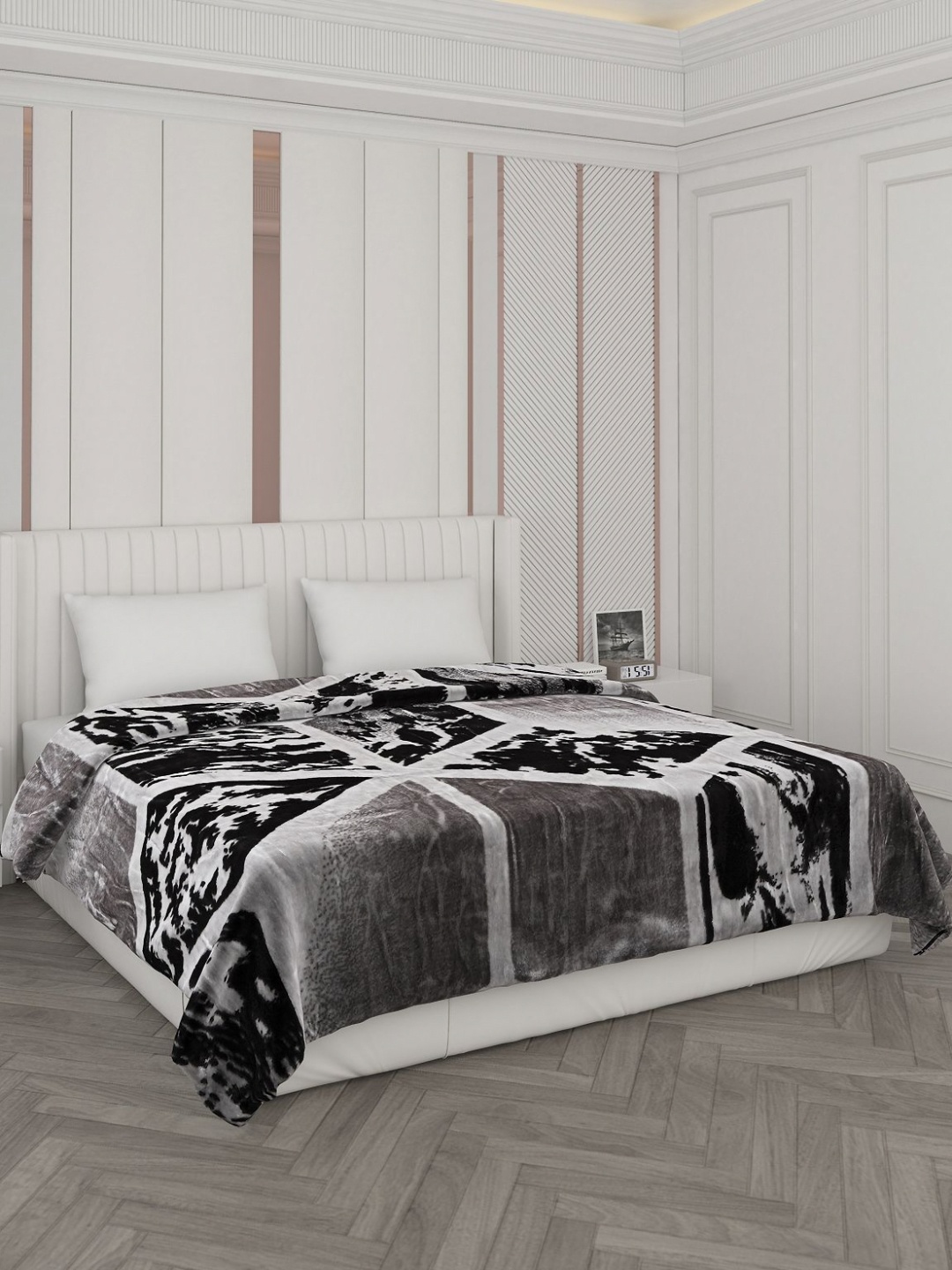 

Monte Carlo Grey & Black Abstract Mild Winter 850 GSM Double Bed Blanket