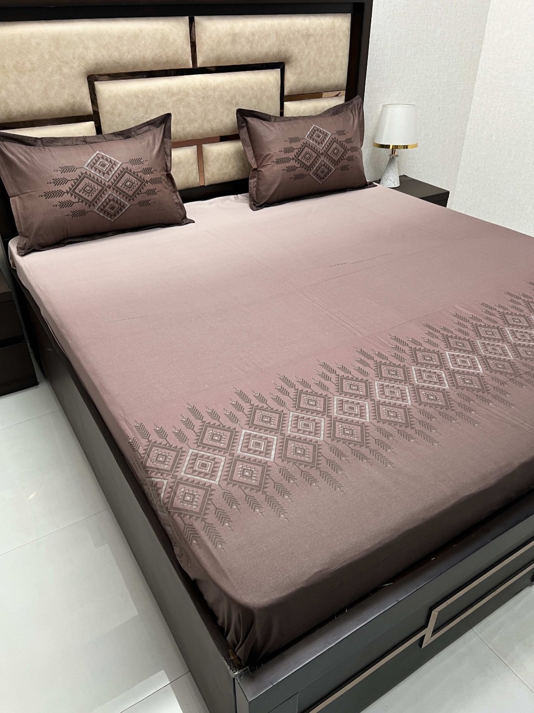 

Pure Decor Brown & White Ethnic Motifs 400 TC King Bedsheet with 2 Pillow Covers