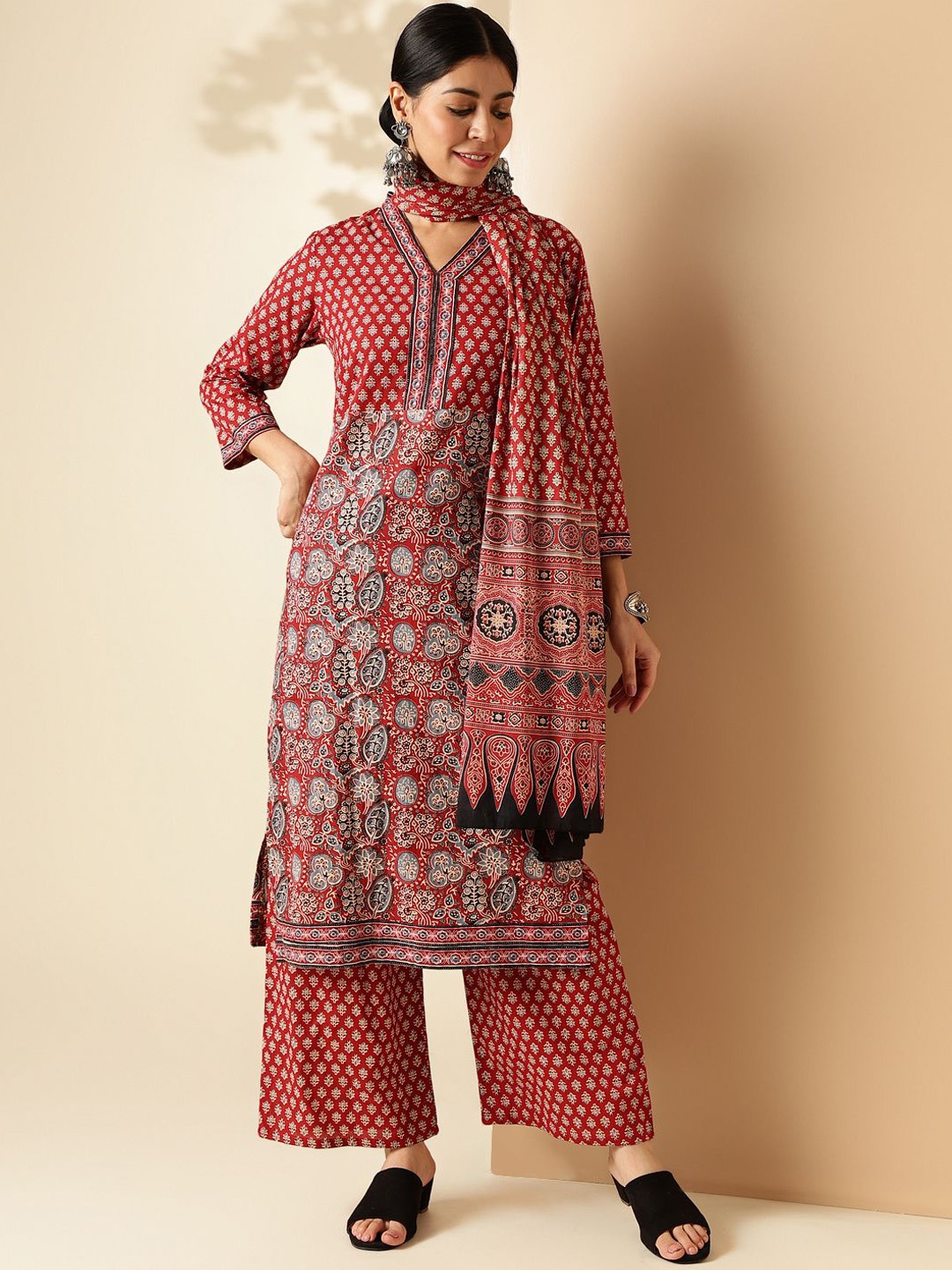 

Vbuyz Floral Printed V Neck Pure Cotton Straight Kurta & Palazzos With Dupatta, Red