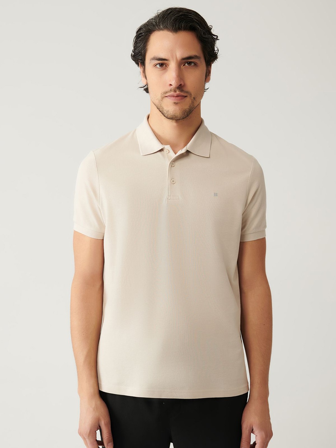 

AVVA Men Solid Round Neck Cotton T-Shirt, Cream