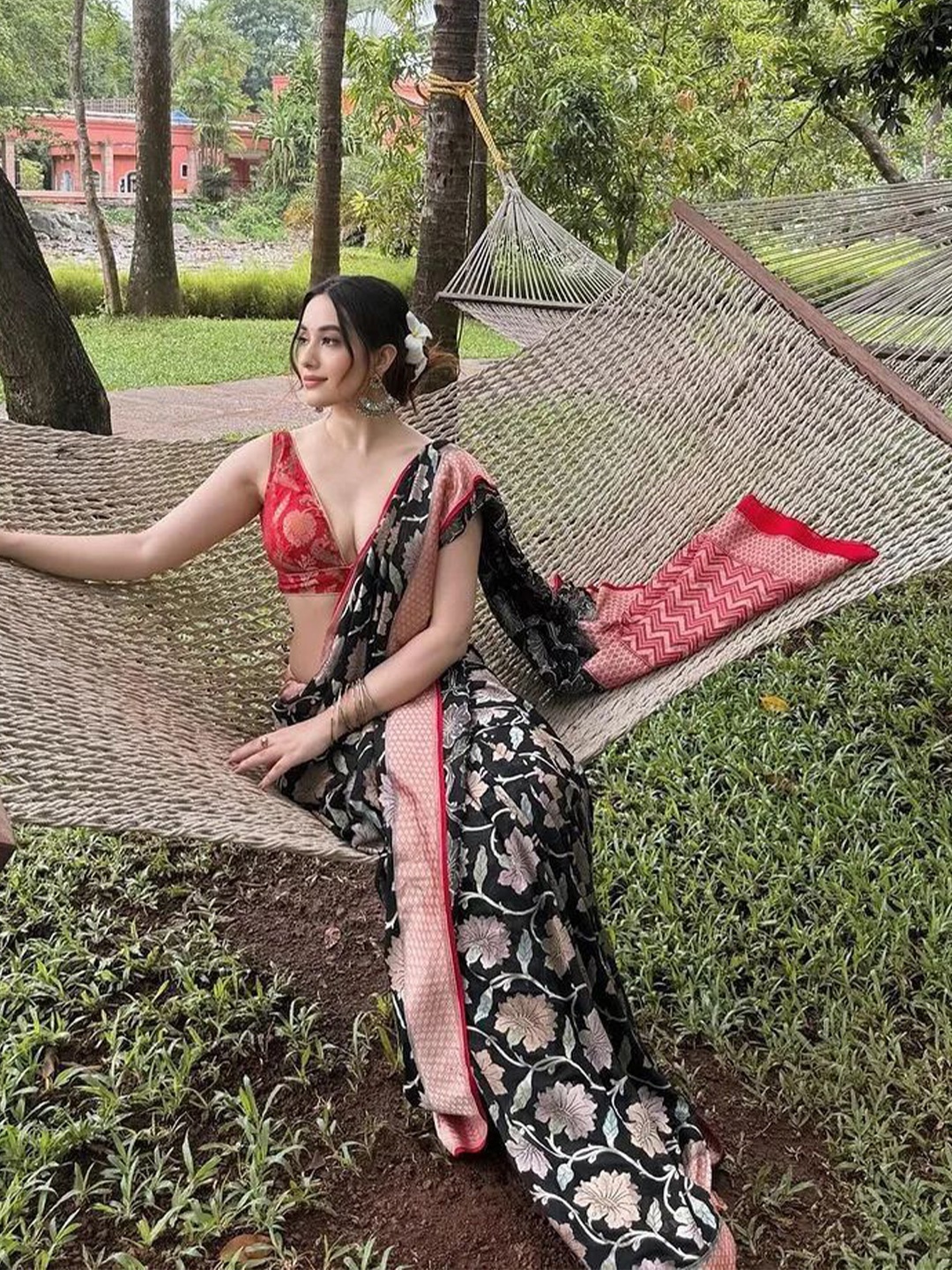 

Upalksh Woven Design Zari Silk Blend Banarasi Saree, Black