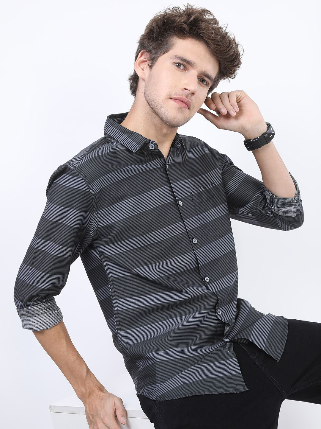 

HIGHLANDER Men Slim Fit Horizontal Stripes Opaque Striped Casual Shirt, Black