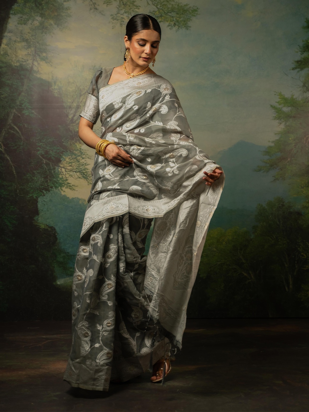 

Dori Woven Design Zari Banarasi Saree, Grey
