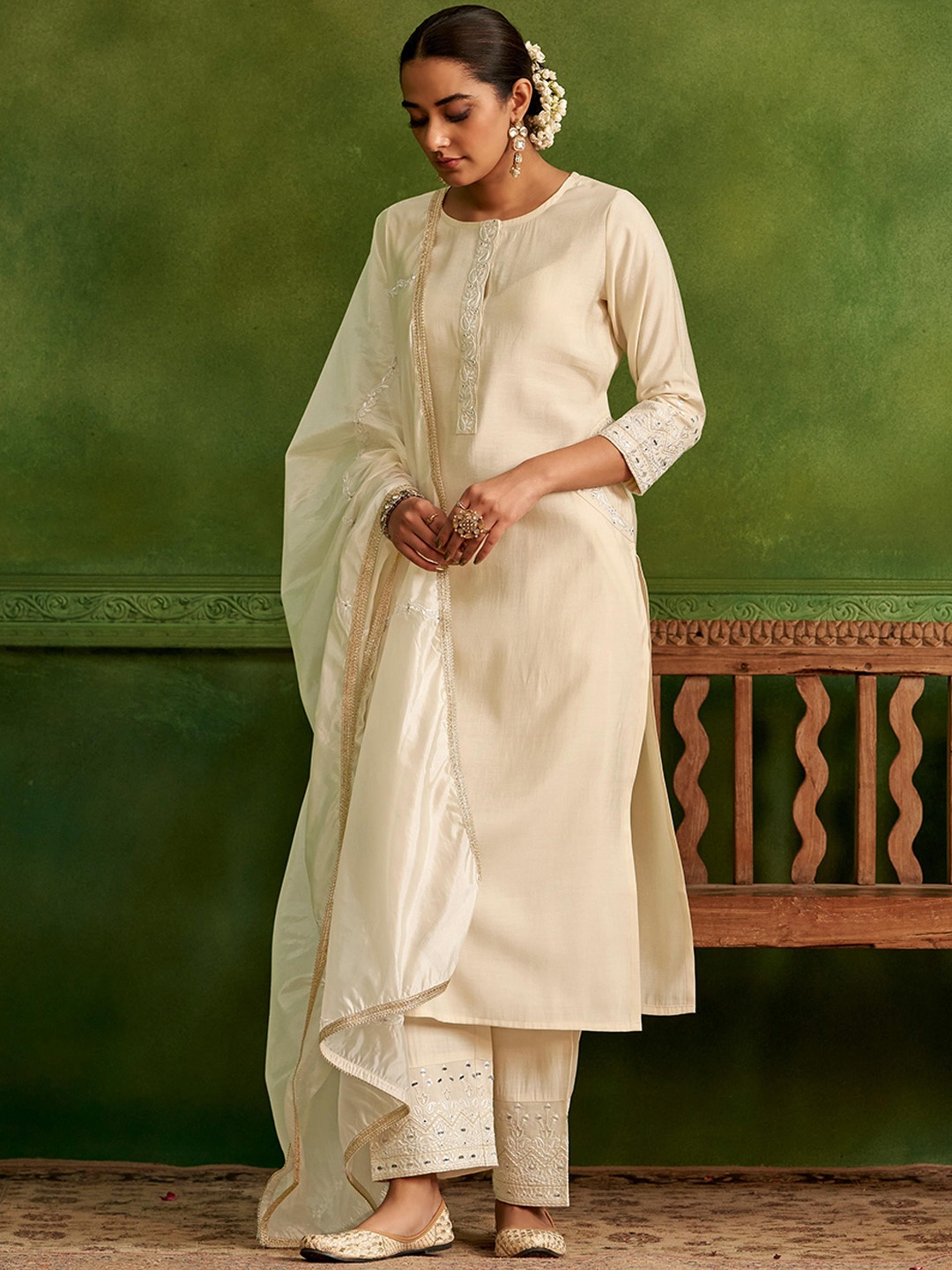 

DRESOUL Women Floral Embroidered Regular Mirror Work Kurta with Palazzos & With Dupatta, Off white