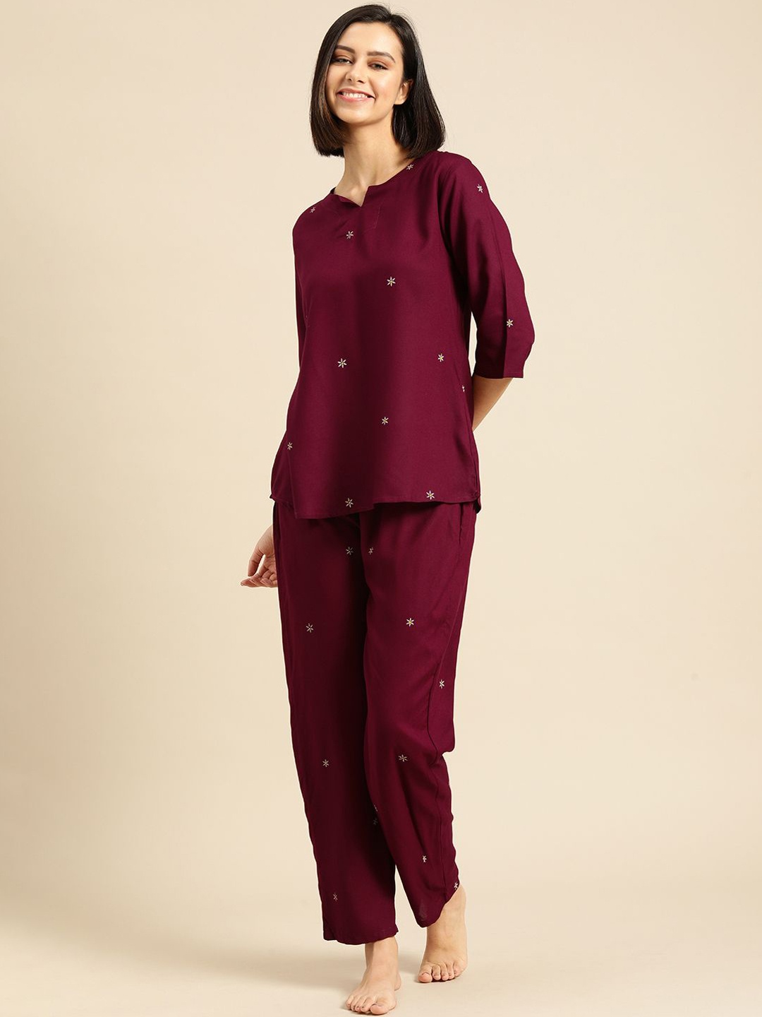 

Ichaa Women Printed Night suit, Maroon