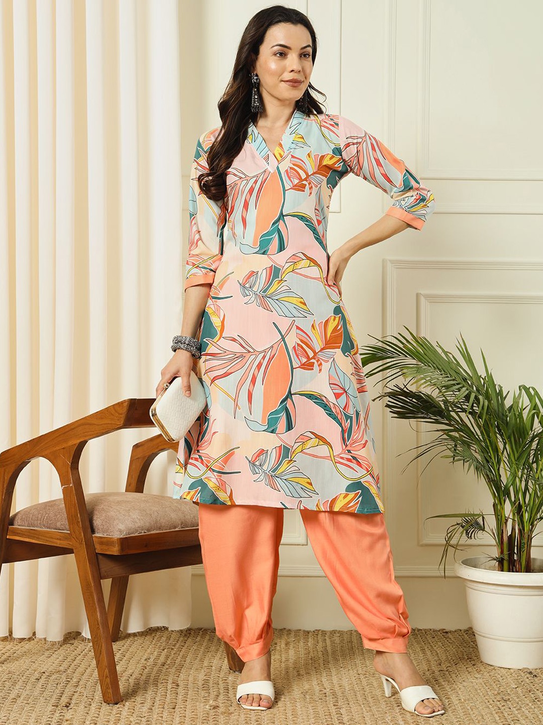 

Anouk Floral Printed Regular Straight Kurta with Patiala, Peach