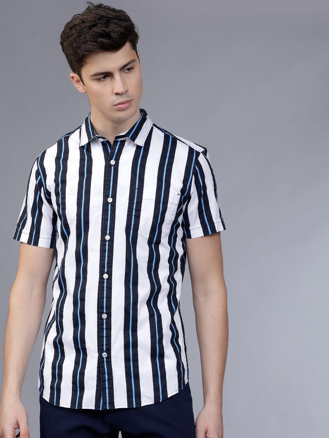 

HIGHLANDER Men Slim Fit Opaque Striped Casual Shirt, White