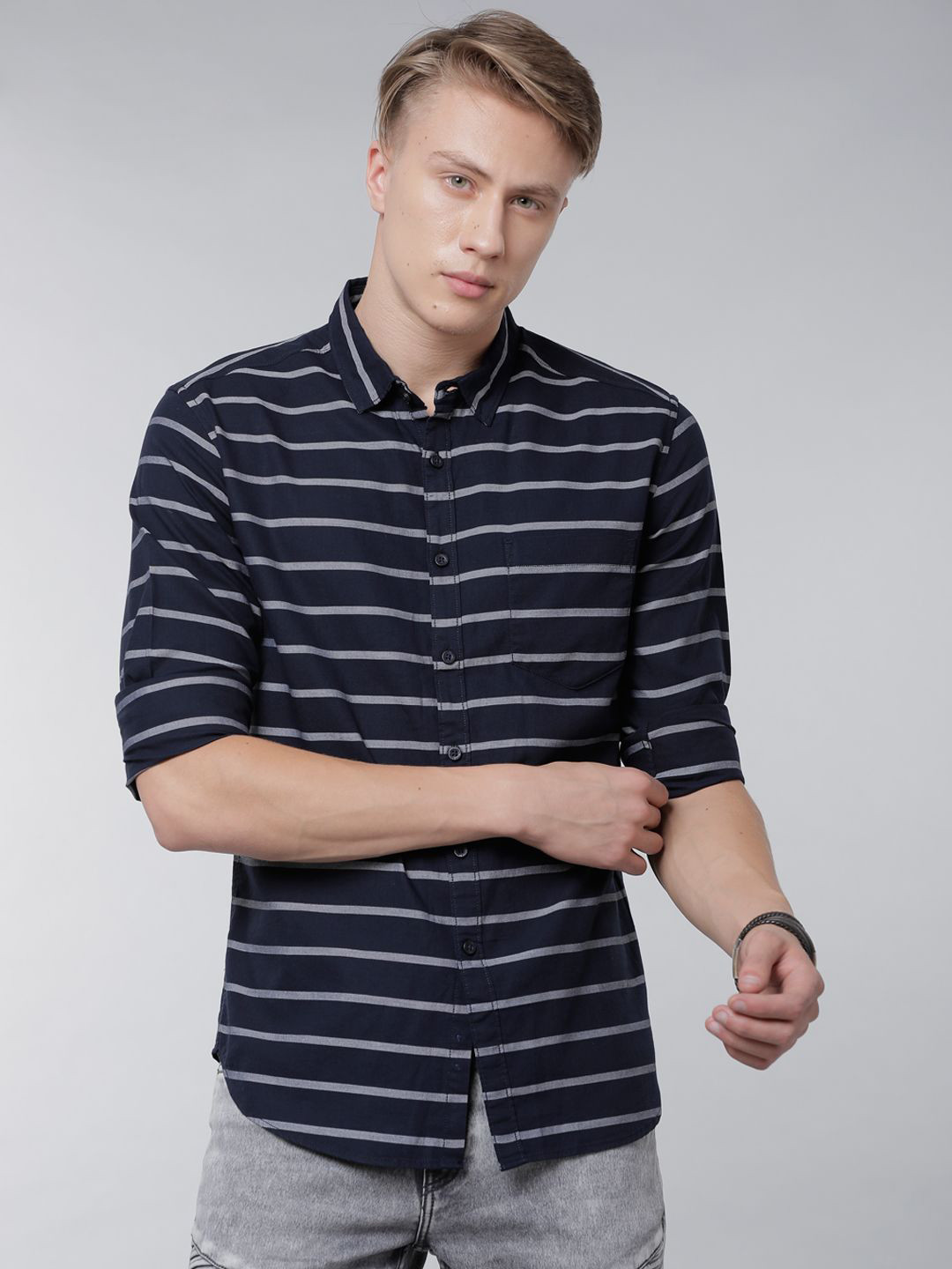 

HIGHLANDER Men Slim Fit Horizontal Stripes Opaque Striped Casual Shirt, Navy blue