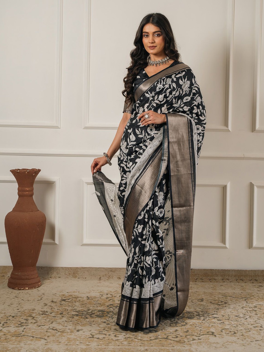 

Dori Floral Silk Blend Saree, Black