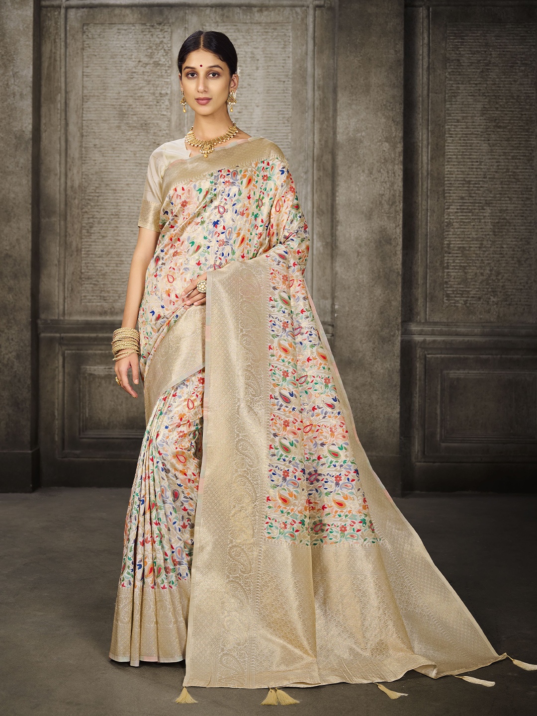 

AWRIYA Woven Design Zari Ethnic Motifs Pure Silk Banarasi Saree, White