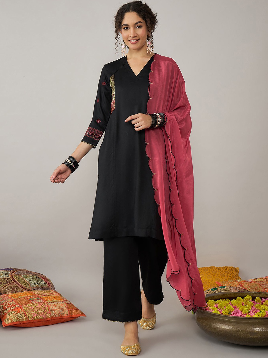 

STADO Floral Organic Cotton Kurta with Trousers & Dupatta, Black