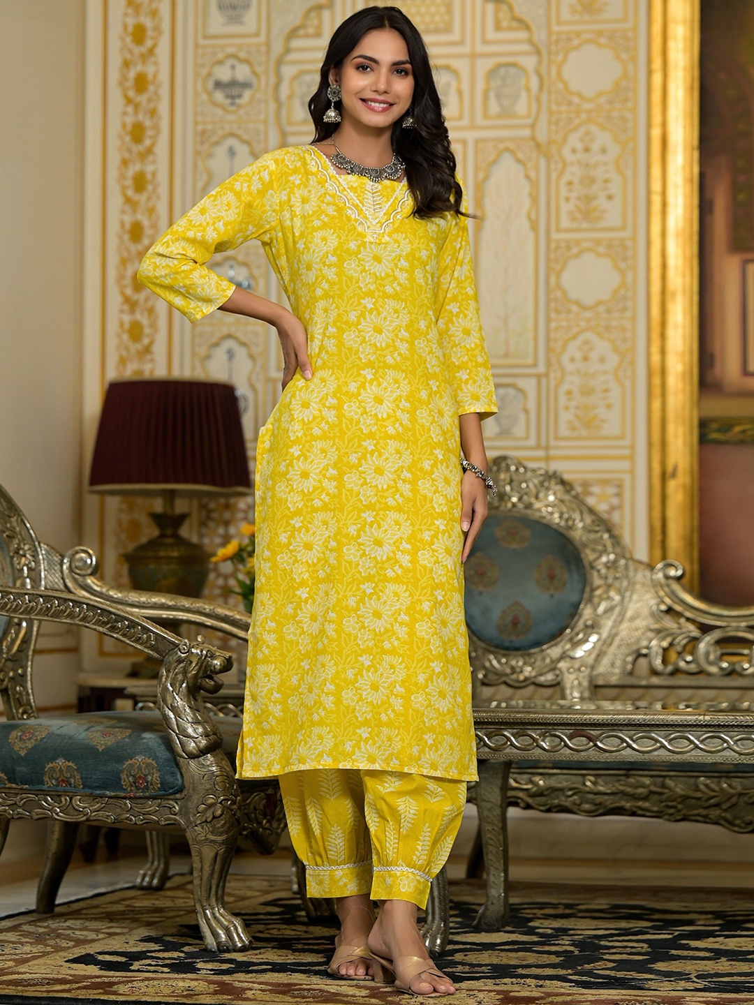 

KALINI Floral Printed Straight Kurta, Yellow