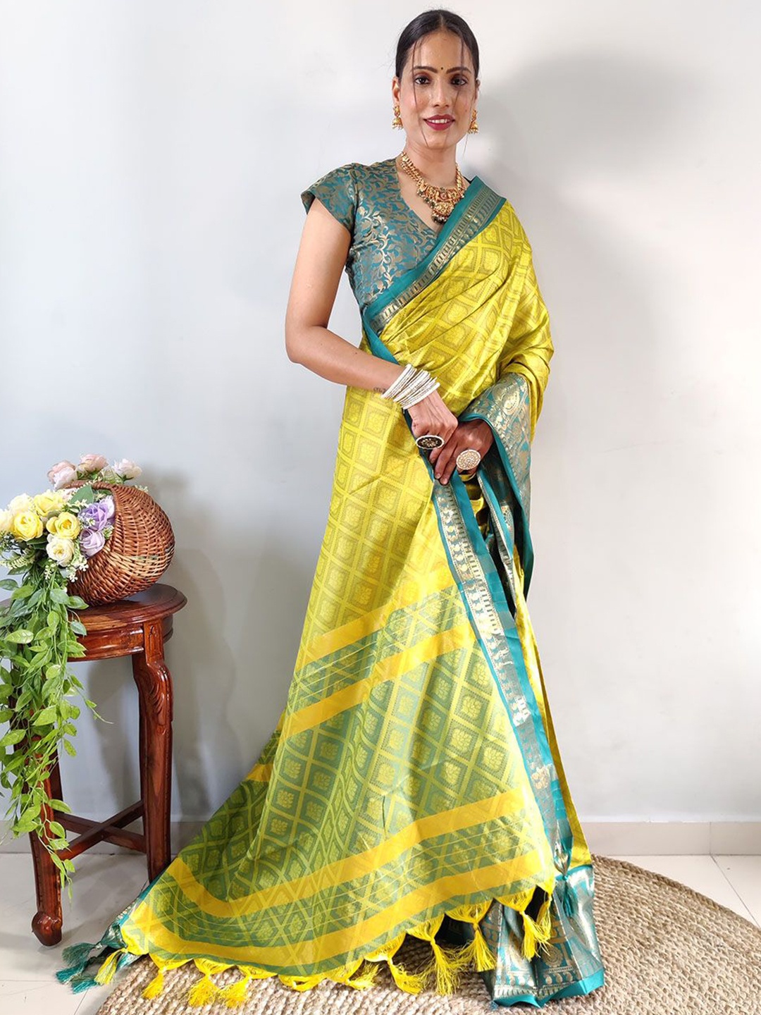 

APNISHA Woven Design Zari Silk Cotton Banarasi Saree, Teal