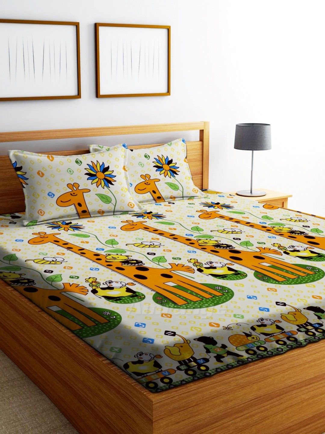 

AMRANGE White & Green Graphic 250 TC King Bedsheet with 2 Pillow Covers