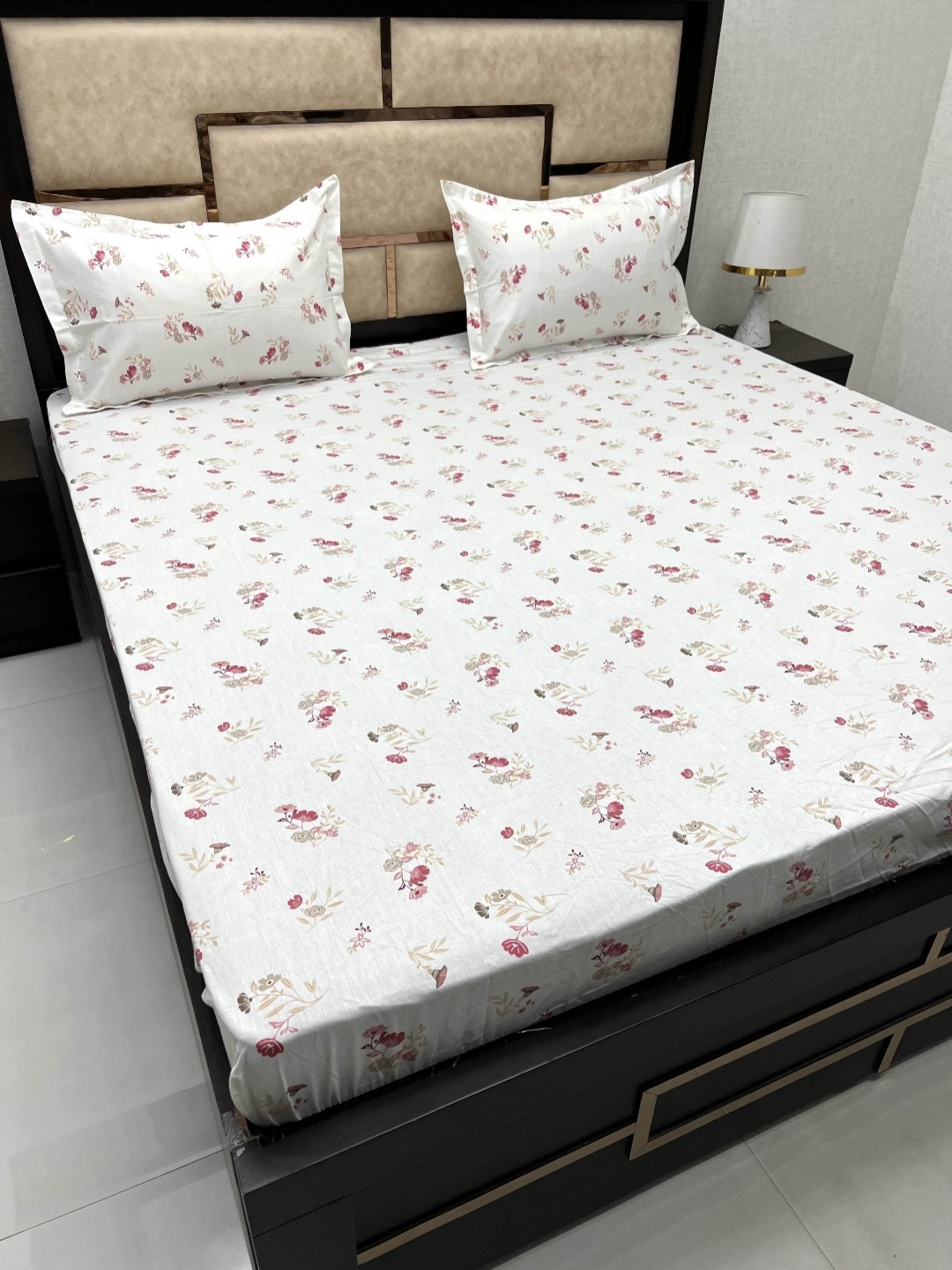 

Pure Decor White Floral 350 TC Cotton Super King Fitted Bedsheet With 2 Pillow Covers