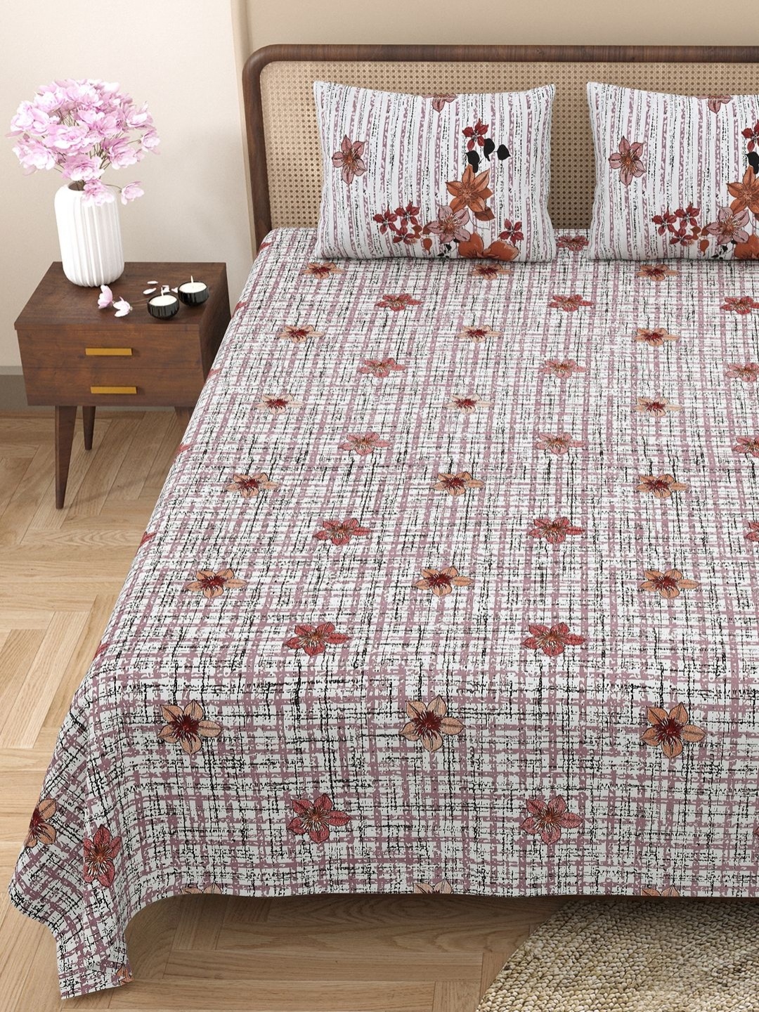 

Aura Purple & White Bella Casa Floral 180TC Cotton Queen Double Bedsheet & 2 Pillow Covers