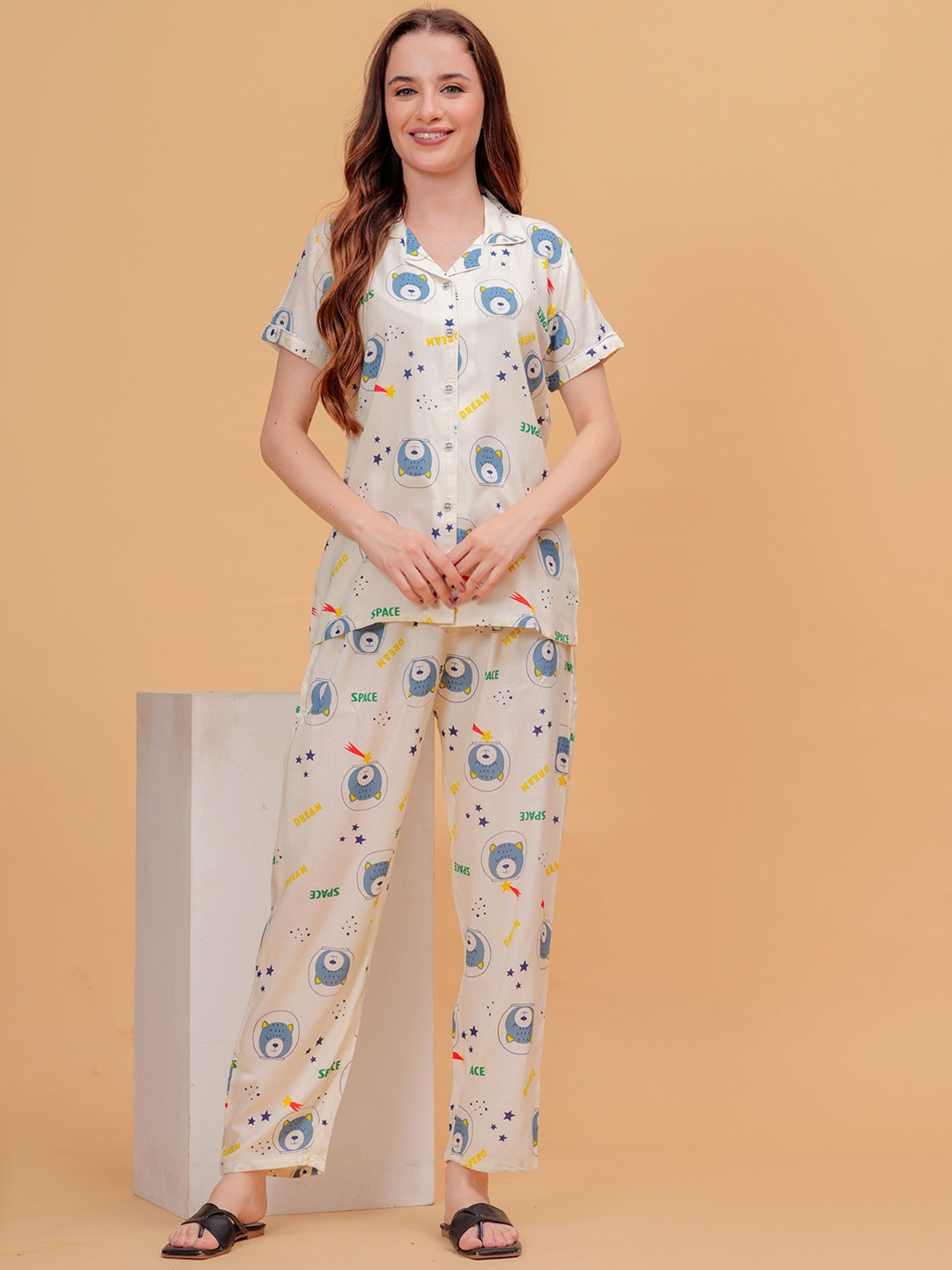 

Light Daisy Women Printed Night suit, White