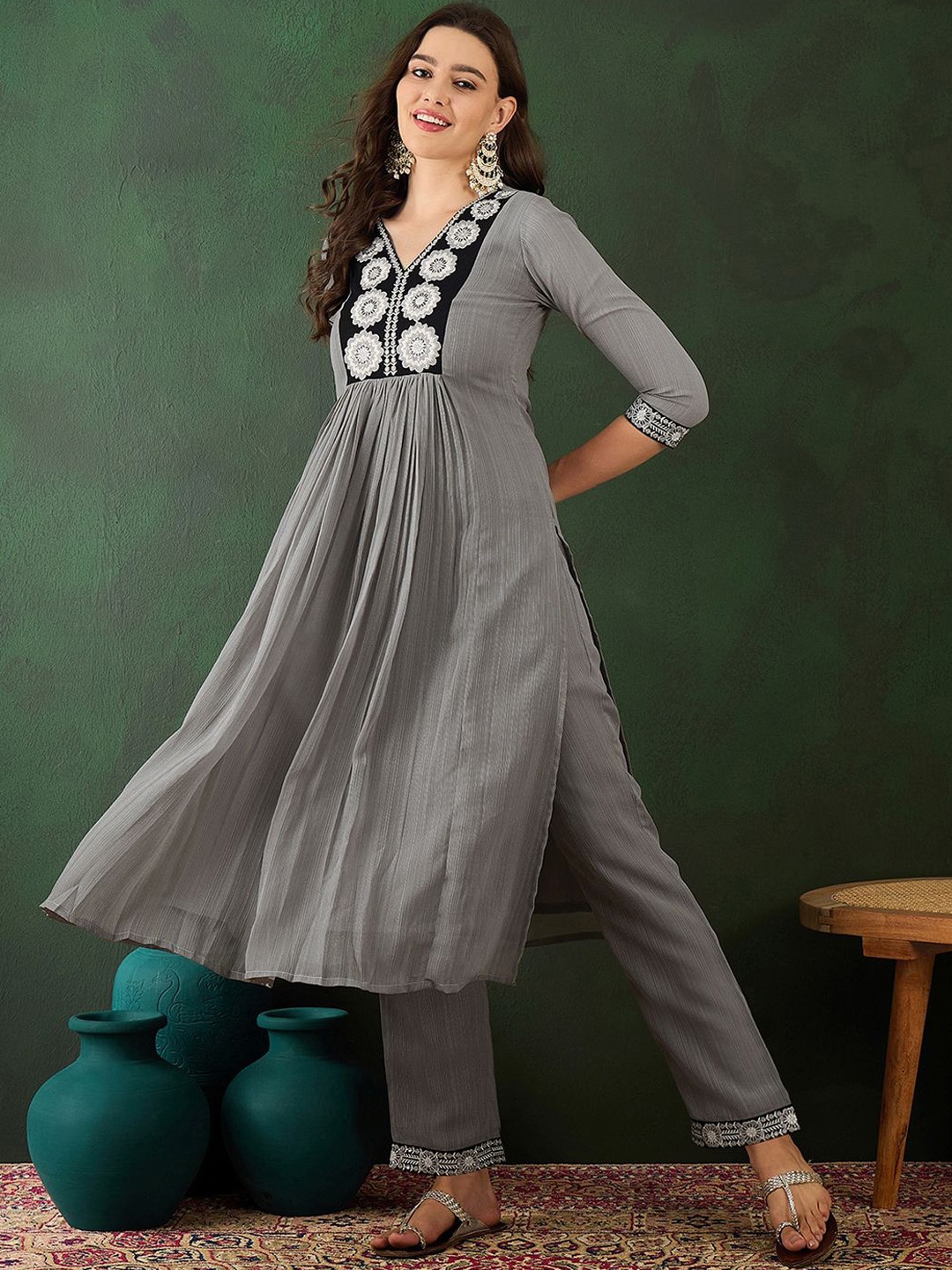 

Sangria Floral Embroidered Sequinned Kurta with Trousers, Grey