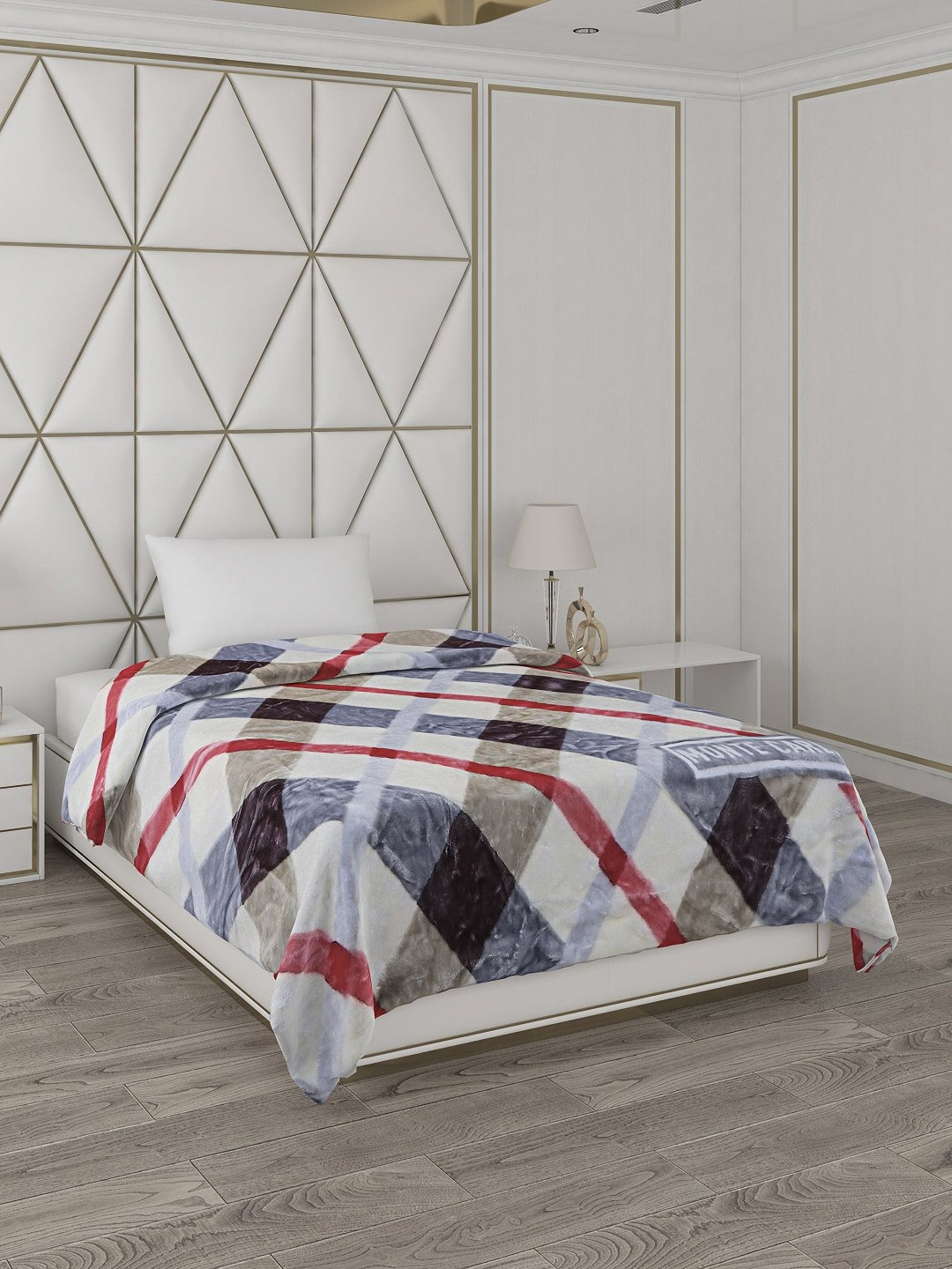 

Monte Carlo White & Black Mild Winter 553 GSM Single Bed Blanket