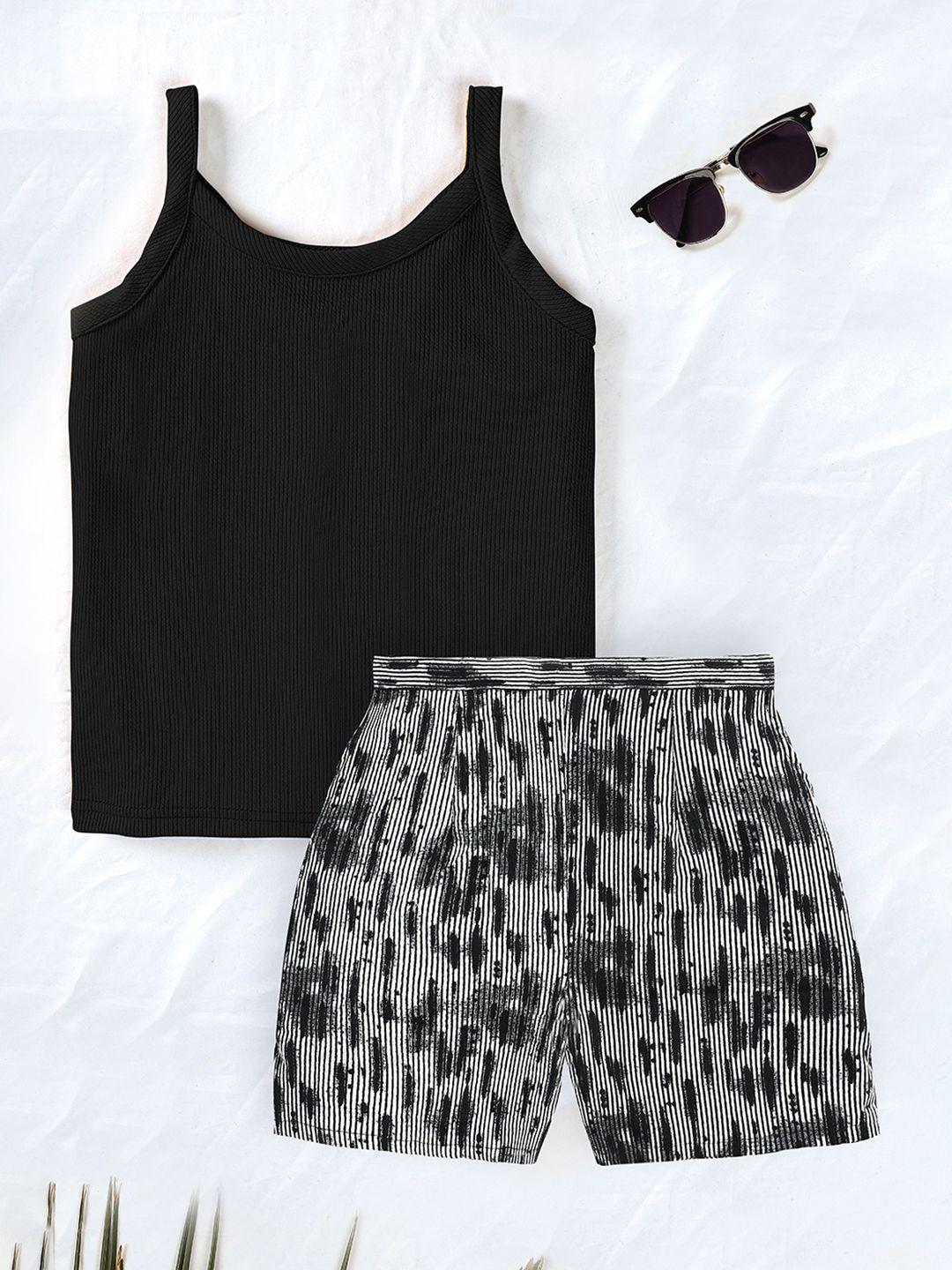 

FASHION DREAM Girls Lycra Top with Shorts, Black