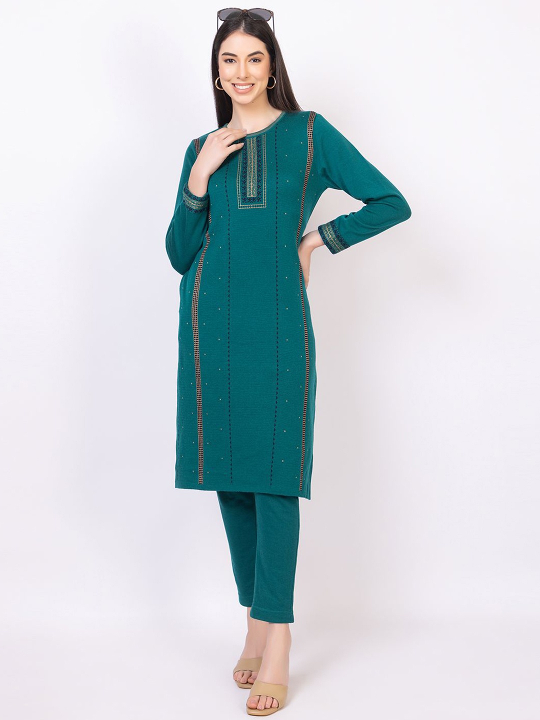 

Anouk Women Embroidered Flared Sleeves Thread Work Jacquard Winter Wear Kurta, Green