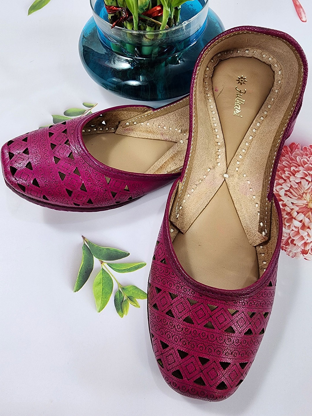 

Fulkari Women Ethnic Leather Mojaris Flats, Pink