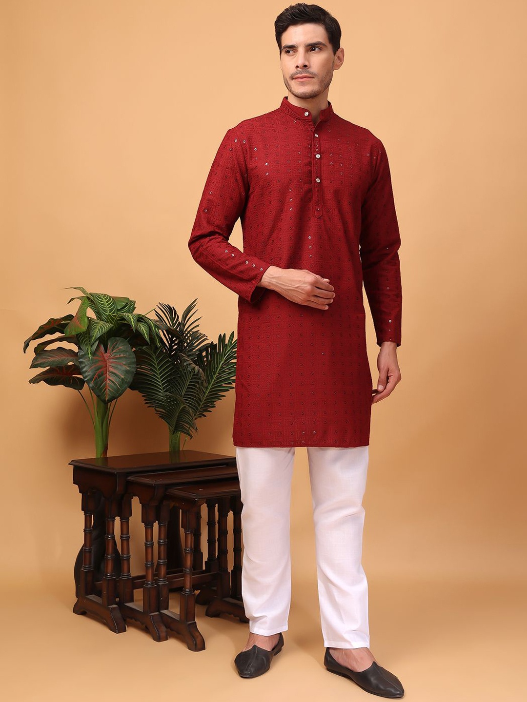 

Hangup Geometric Embroidered Sequinned Mandarin Collar Straight Kurta with Pyjamas, Red