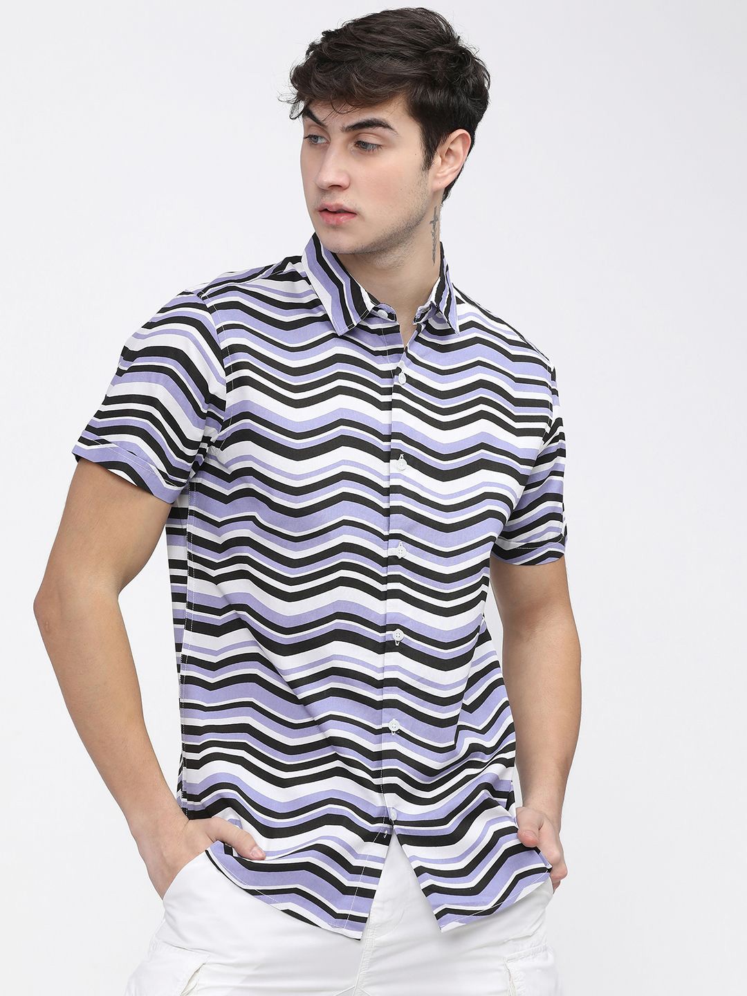 

HIGHLANDER Men Slim Fit Horizontal Stripes Opaque Striped Casual Shirt, White