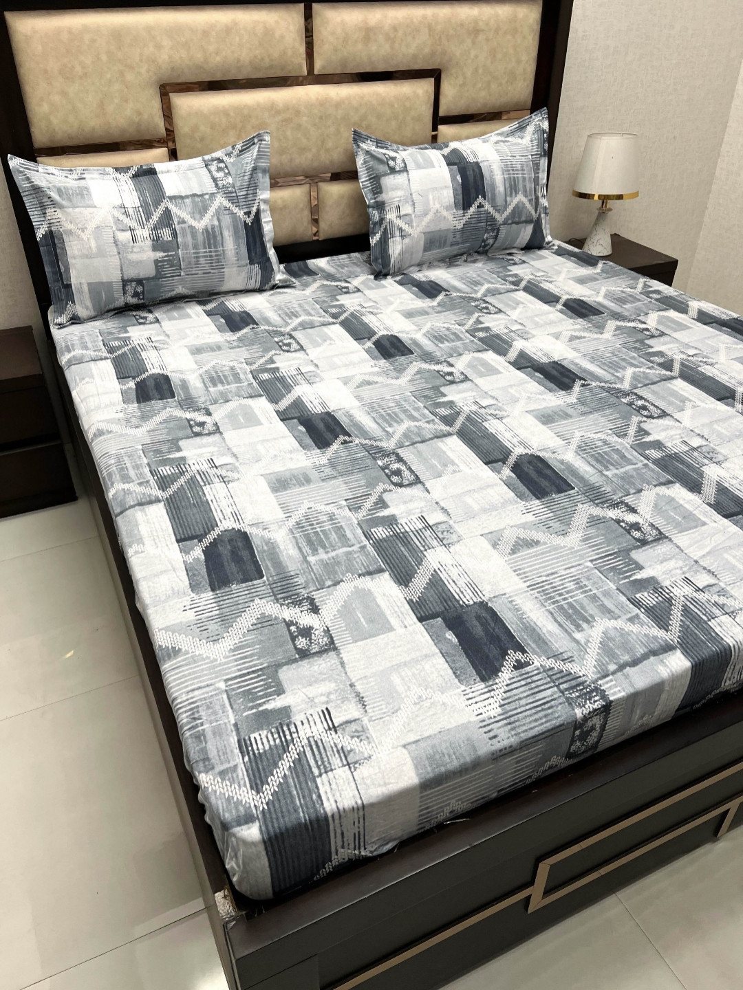 

Pure Decor Grey Geometric 350 TC Pure Cotton Fitted King Bedsheet With 2 Pillow Covers