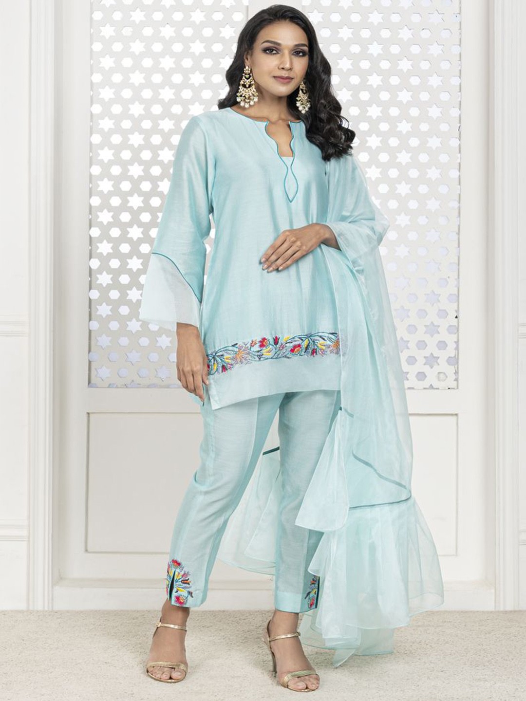 

The Aarya Zardozi Straight Kurti With Trousers & Dupatta, Blue