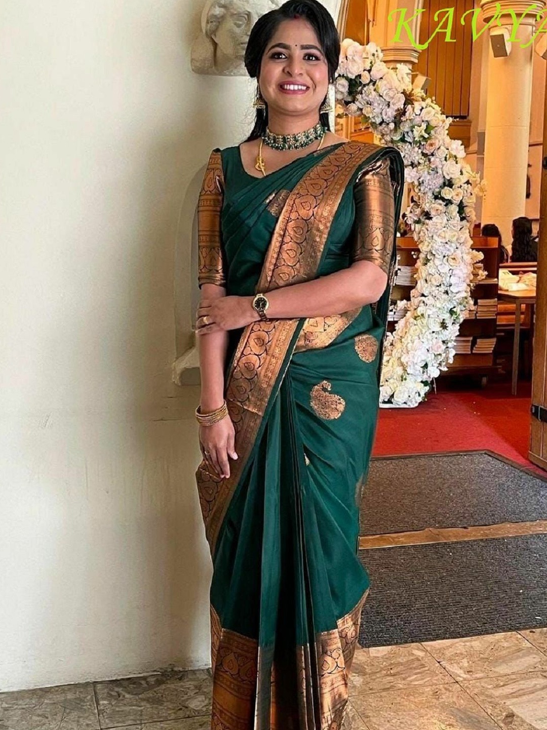 

APNISHA Woven Design Zari Pure Silk Saree, Green