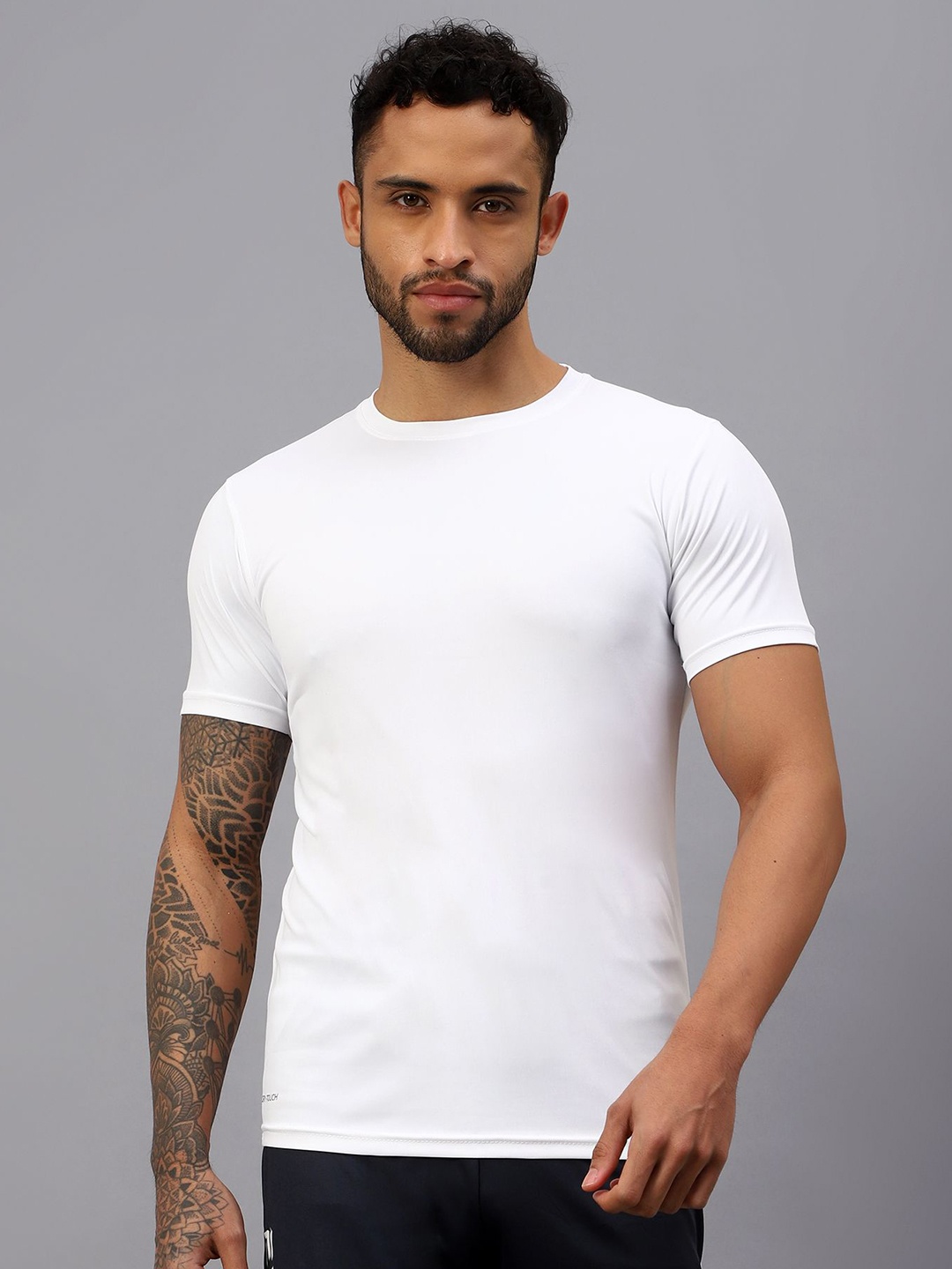 

VECTOR X Men Solid Round Neck T-Shirt, White