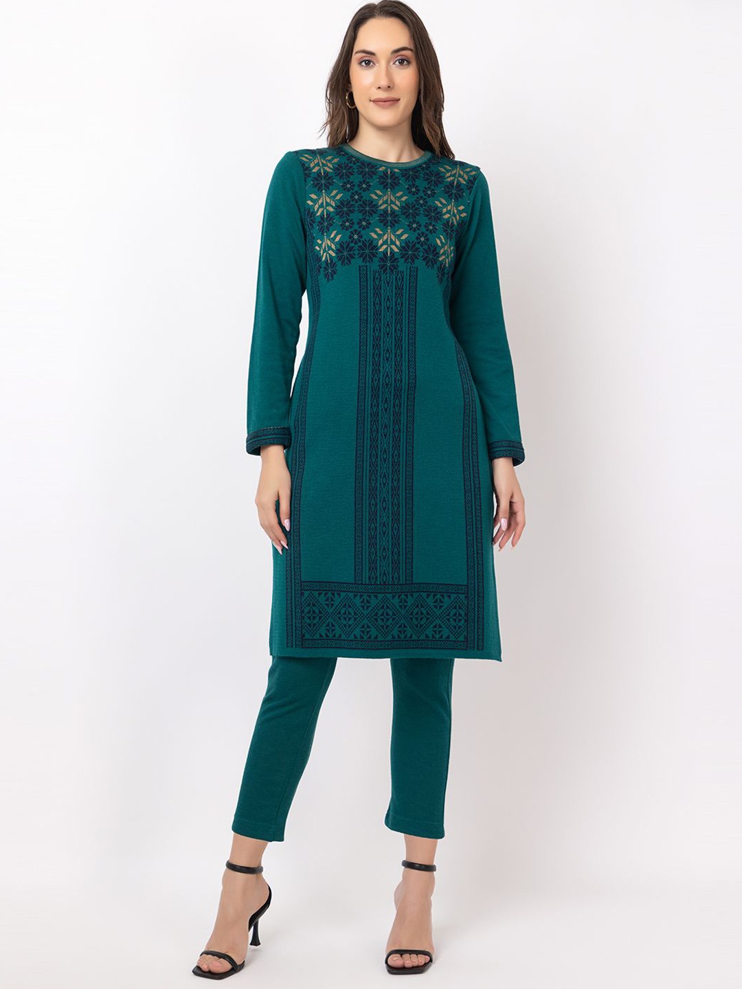 

Anouk Women Geometric Embellished Flared Sleeves Gotta Patti Jacquard Winter Wear Kurta, Green