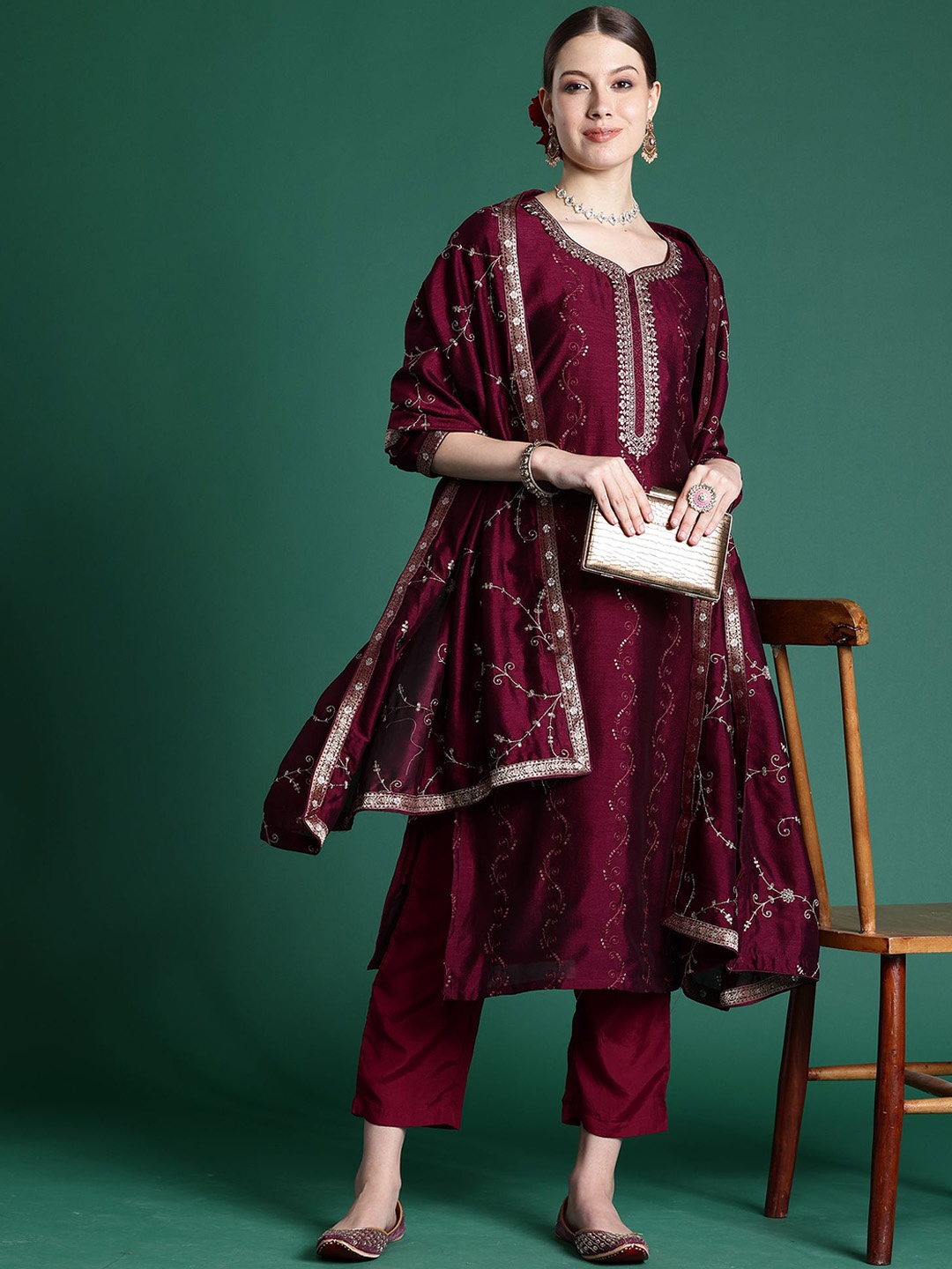 

Anouk Women Floral Embroidered Regular Kurta with Trousers & With Dupatta, Burgundy